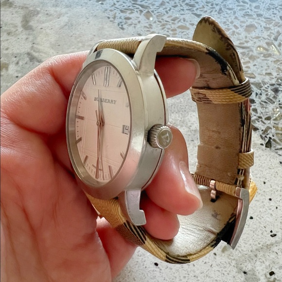 Burberry Unisex Mid Size Watch Silver - Picture 2 of 4